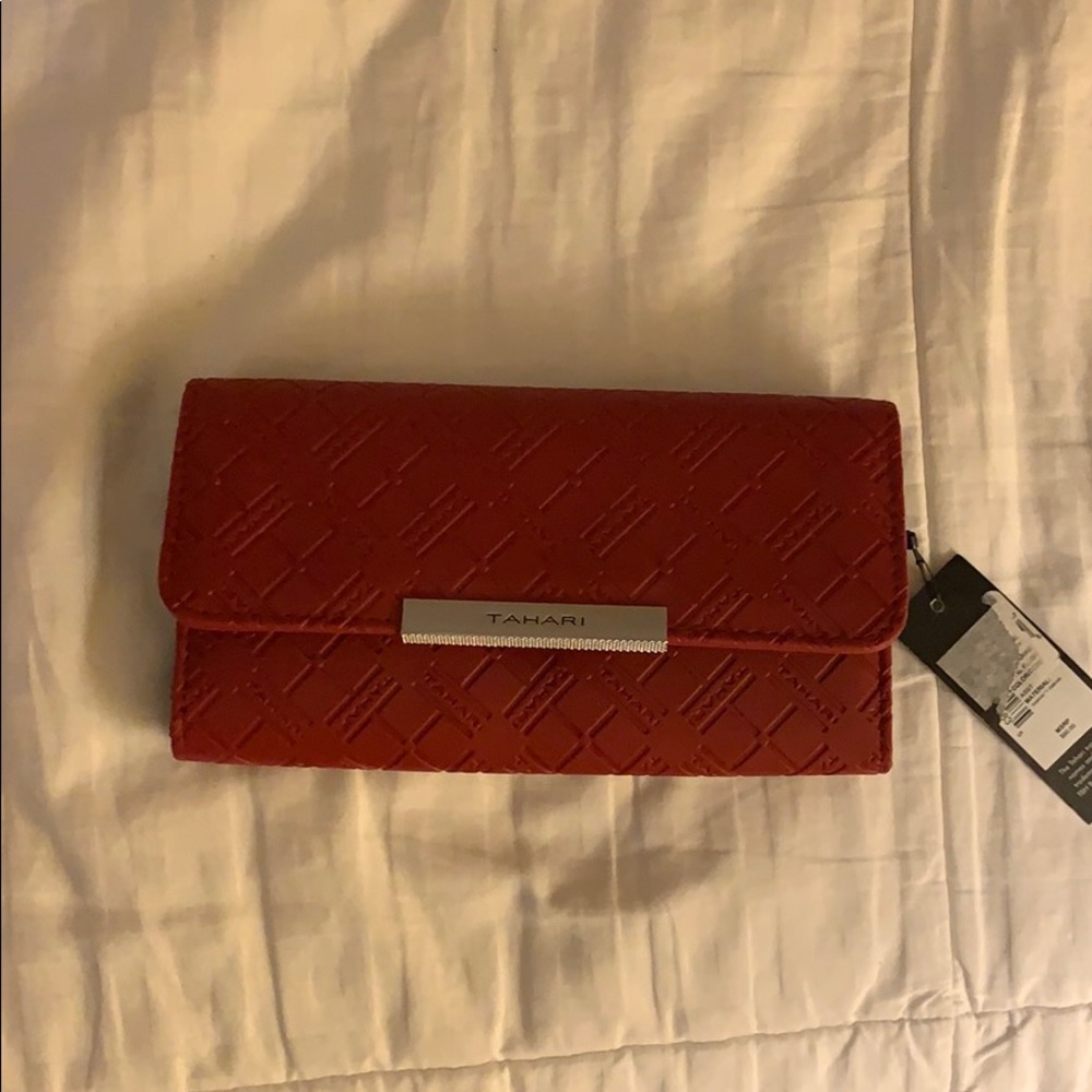 Tahari Wallet